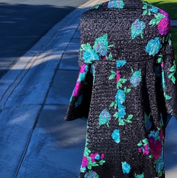 One Button Cover-up / Dress - Picture 2 of 2